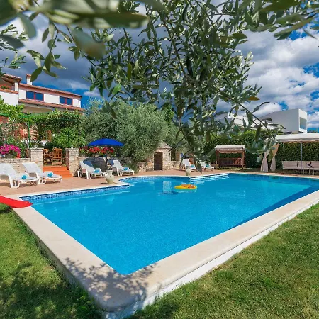 Ivan & Tina - Roj455 By Interhome