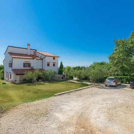 Ivan & Tina - Roj455 By Interhome