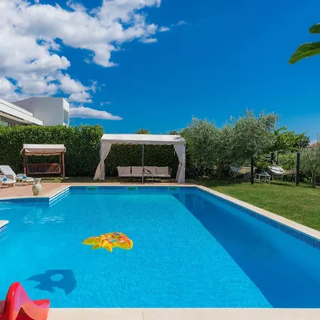 Apartment Ivan & Tina - Roj455 By Interhome