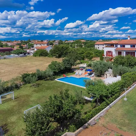 Ivan & Tina - Roj455 By Interhome *