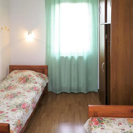 Ivan & Tina - Roj455 By Interhome *