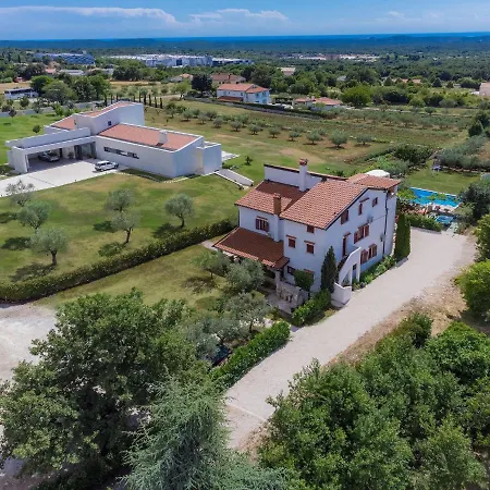 Ivan & Tina - Roj455 By Interhome *