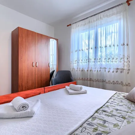 Apartment Ivan & Tina - Roj455 By Interhome