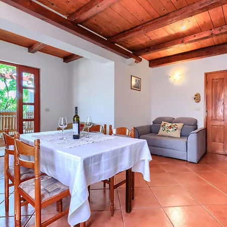 Ivan & Tina - Roj455 By Interhome